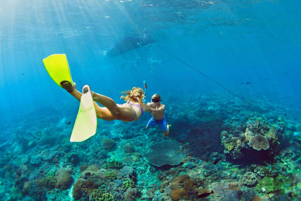 couple enjoy the snorkeling tour in South Maui Beaches